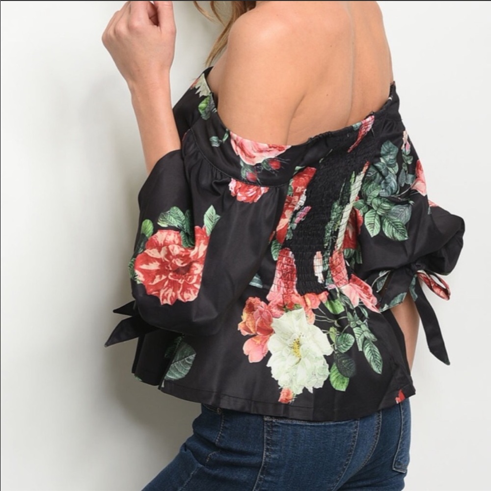 LAST 2‼️BLACK FLORAL- top - Picture 3 of 3